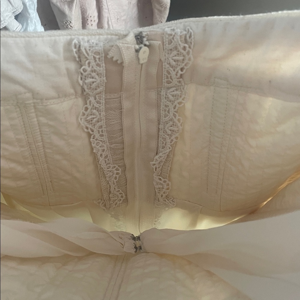 One of a kind handmade wedding dress - Picture 6 of 8